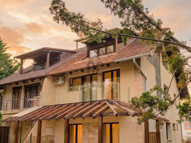 Eladó ház Siófok, Aranypart 166 nm