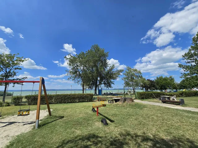 Eladó nyaraló Balatonföldvár 41 nm