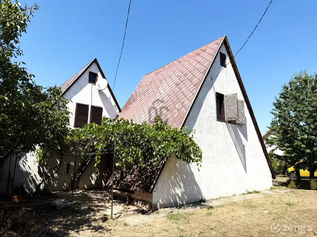 Eladó nyaraló Balatonszárszó 65 nm