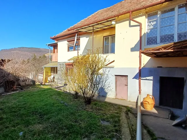Eladó ház Salgótarján, Somoskő, Vároldal utca 114 nm