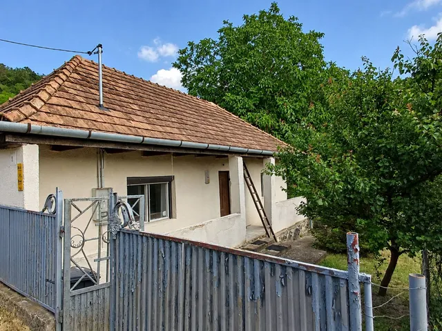 Eladó ház Márkháza 40 nm
