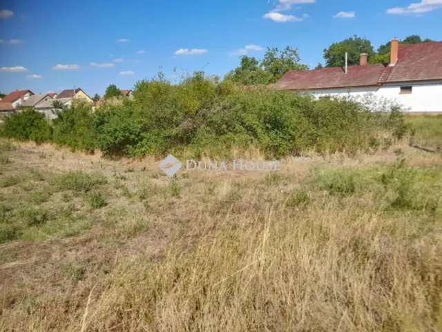 Eladó telek Derekegyház, Arany János utca 1374 nm