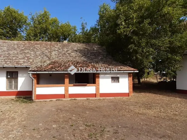 Eladó mezőgazdasági ingatlan Csongrád, Bokrospart tanya 137 nm