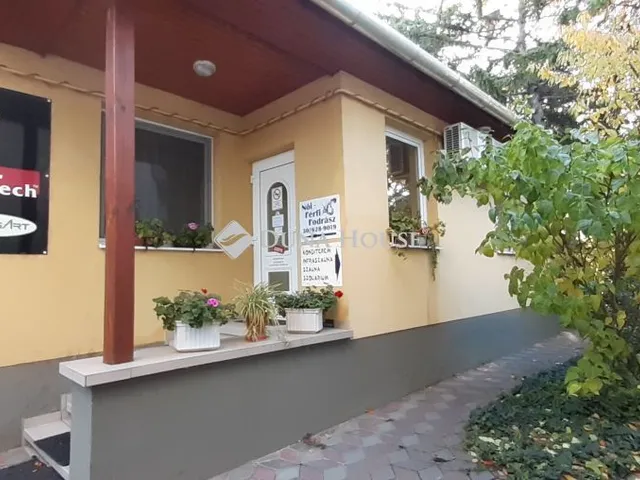 Eladó kereskedelmi és ipari ingatlan Szentes 220 nm