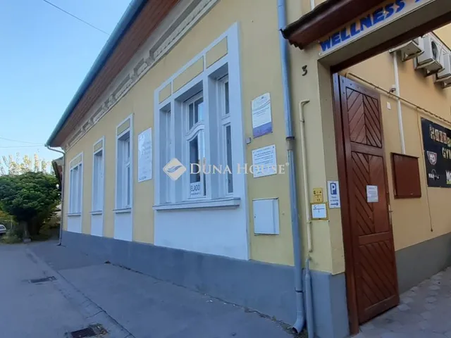 Eladó kereskedelmi és ipari ingatlan Szentes 220 nm