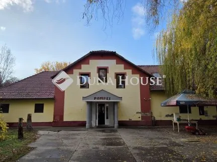 Eladó kereskedelmi és ipari ingatlan Csongrád 300 nm