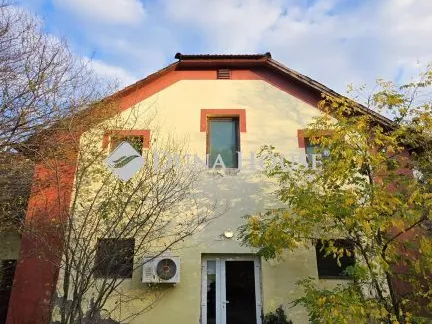 Eladó kereskedelmi és ipari ingatlan Csongrád 300 nm