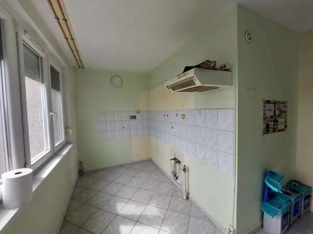 Eladó lakás Kiskunfélegyháza, Petőfi-lakótelep 62 nm
