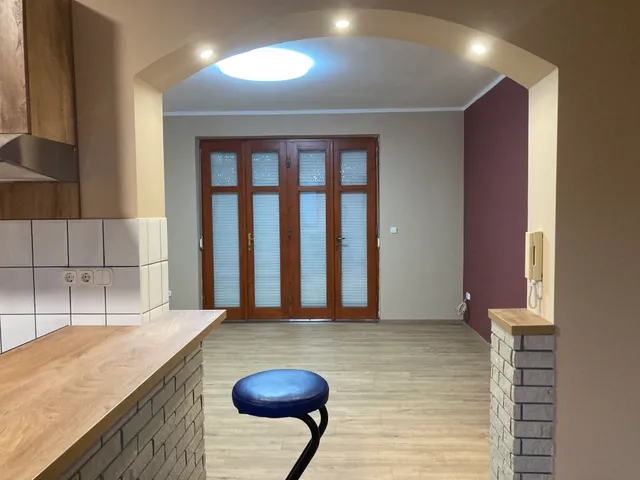 Eladó kereskedelmi és ipari ingatlan Kiskunfélegyháza 100 nm