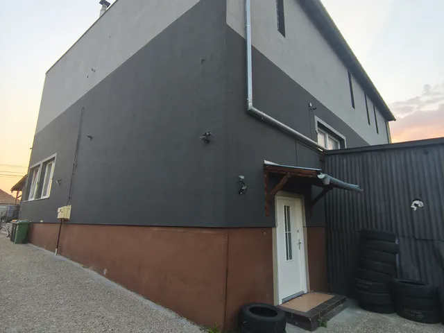 Eladó kereskedelmi és ipari ingatlan Érd, Parkváros 130 nm