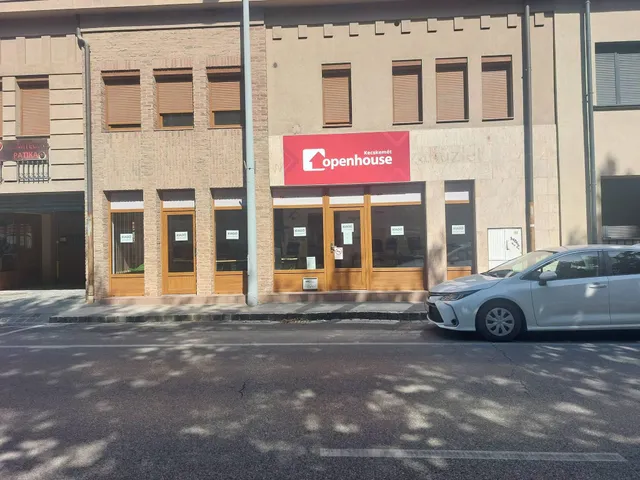 Kiadó kereskedelmi és ipari ingatlan Kecskemét 79 nm