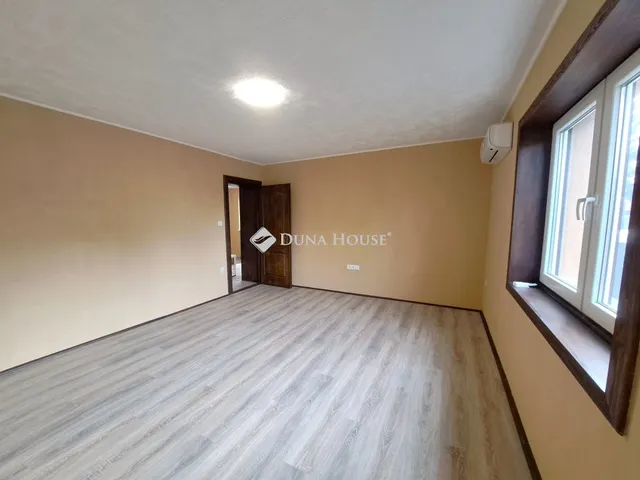 Eladó ház Tiszajenő 48 nm