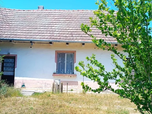 Eladó ház Kunpeszér 40 nm