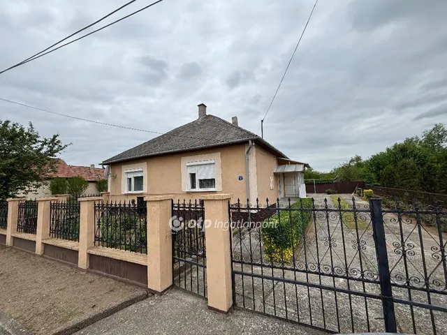 Eladó ház Beszterec 90 nm