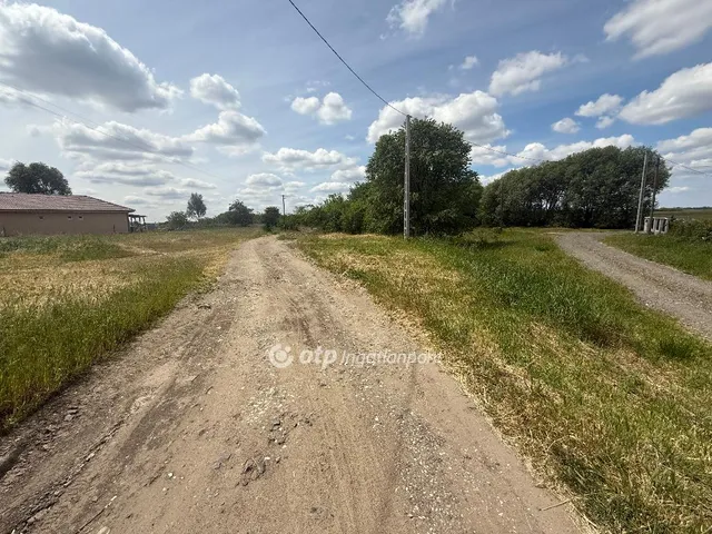 Eladó telek Újfehértó, Mályváskert 800 nm