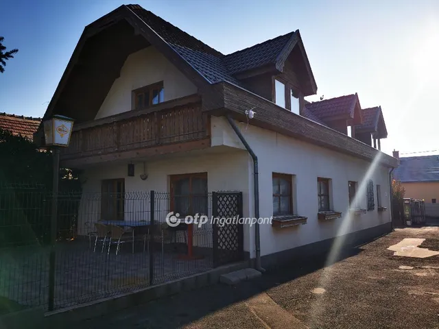 Eladó kereskedelmi és ipari ingatlan Budaörs 900 nm