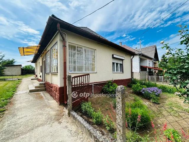 Eladó ház Tiszabercel 78 nm
