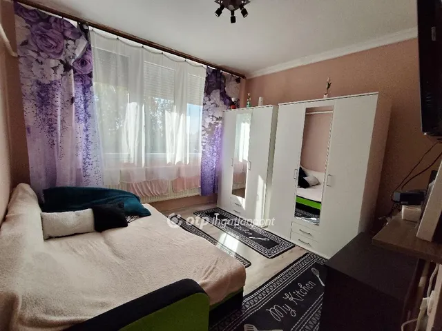Eladó lakás Téglás 57 nm