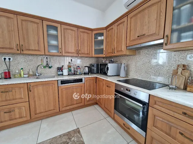 Eladó ház Debrecen, Veres Péter-kert 186 nm