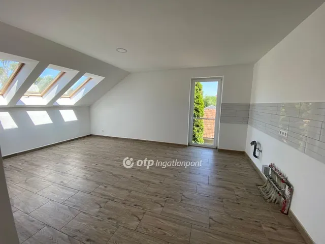 Eladó lakás Cegléd 99 nm