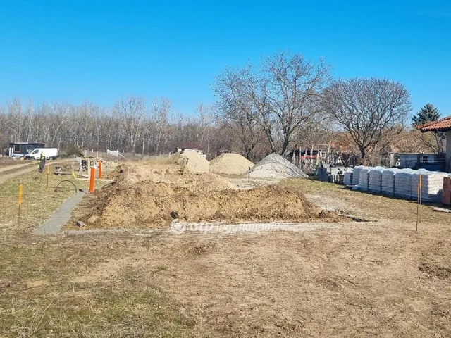 Eladó ház Dánszentmiklós 60 nm