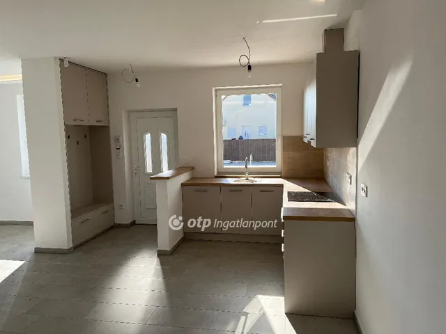 Eladó lakás Tápiószőlős 60 nm