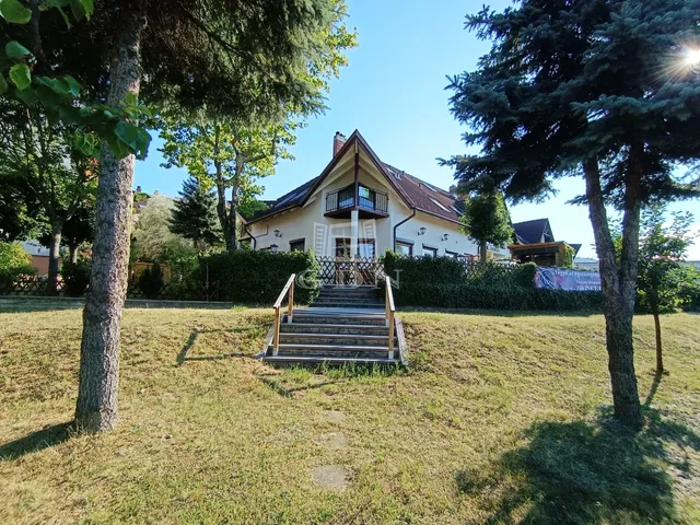 Eladó lakás Veszprém, Cholnokyváros 105 nm