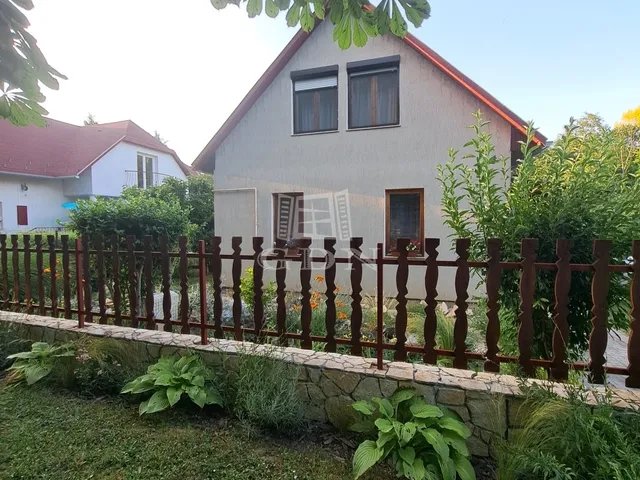 Eladó ház Balatonkenese 130 nm