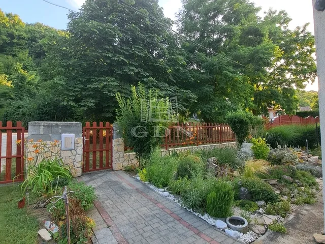 Eladó ház Balatonkenese 130 nm