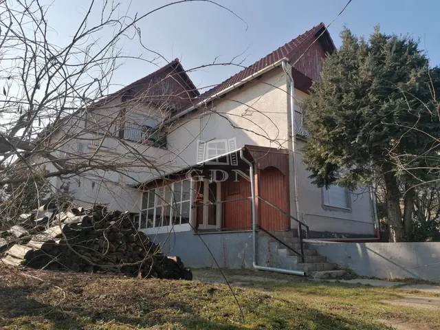 Eladó ház Pétfürdő 170 nm