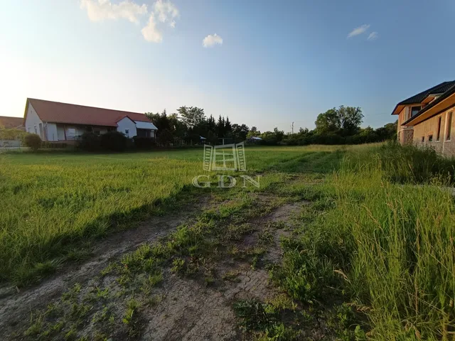 Eladó telek Herend 1128 nm