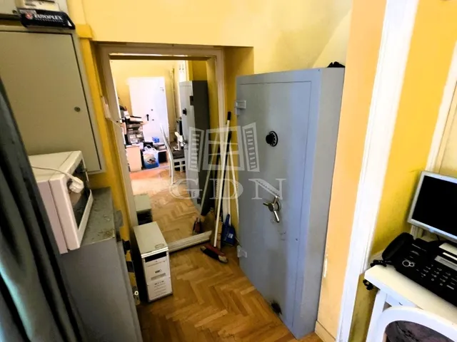 Eladó kereskedelmi és ipari ingatlan Veszprém, Belváros 49 nm