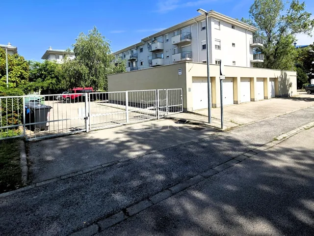 Eladó garázs Veszprém, Bakonyalja 18 nm