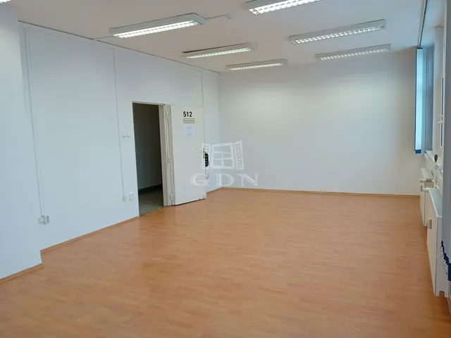 Eladó kereskedelmi és ipari ingatlan Veszprém, Belváros 68 nm