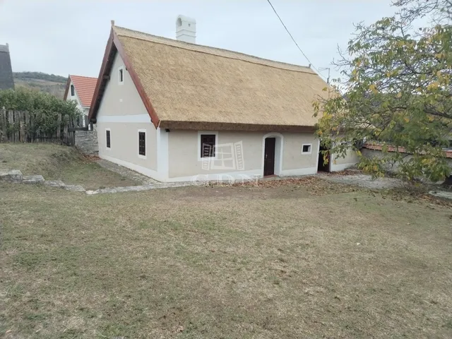 Eladó ház Pécsely, Nemespécsely 105 nm