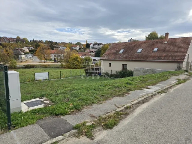 Eladó telek Veszprém 400 nm