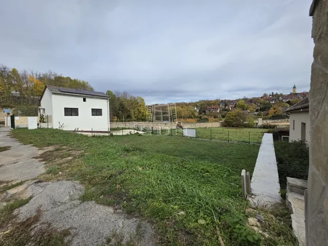 Eladó telek Veszprém 400 nm