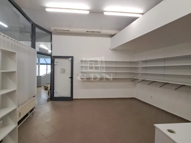 Eladó kereskedelmi és ipari ingatlan Veszprém 25 nm