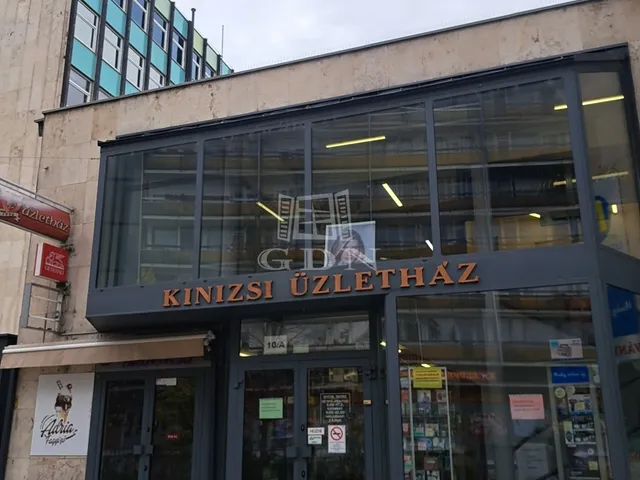 Eladó kereskedelmi és ipari ingatlan Veszprém 25 nm