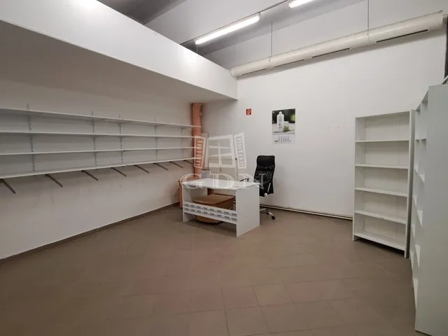 Kiadó kereskedelmi és ipari ingatlan Veszprém 25 nm