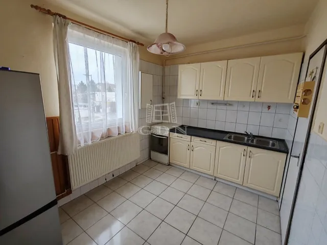 Eladó lakás Veszprém, Újtelep 84 nm