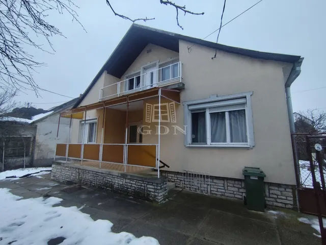 Eladó ház Öskü 110 nm