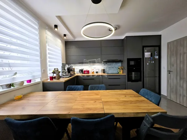 Eladó lakás Veszprém, Dózsaváros 79 nm