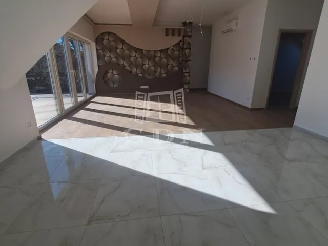 Eladó lakás Balatonakarattya 130 nm