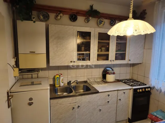 Eladó lakás Veszprém, Egry József utcai lakótelep 63 nm