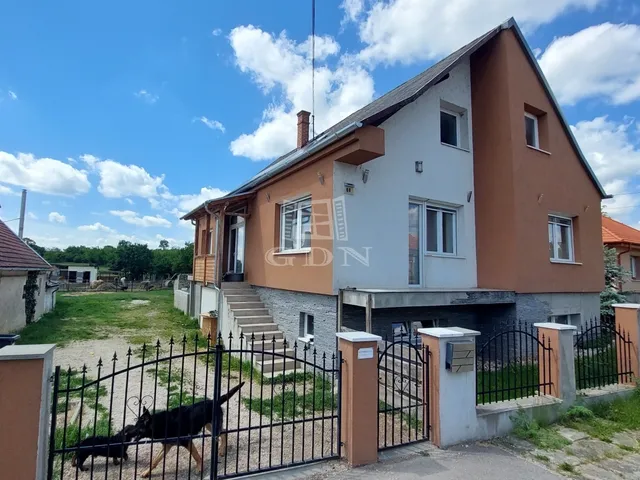 Eladó ház Veszprém, Gyulafirátót 190 nm