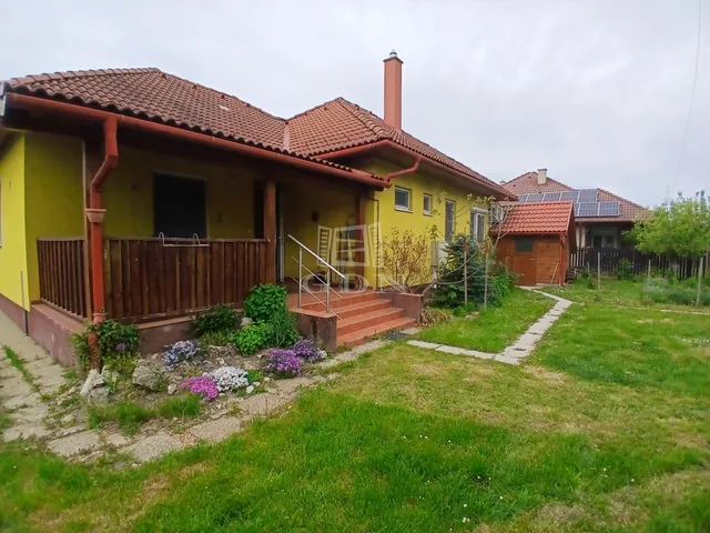 Eladó ház Ajka, Tósokberénd 121 nm
