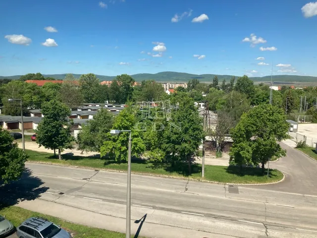 Eladó lakás Veszprém, Jutasi úti lakótelep 52 nm