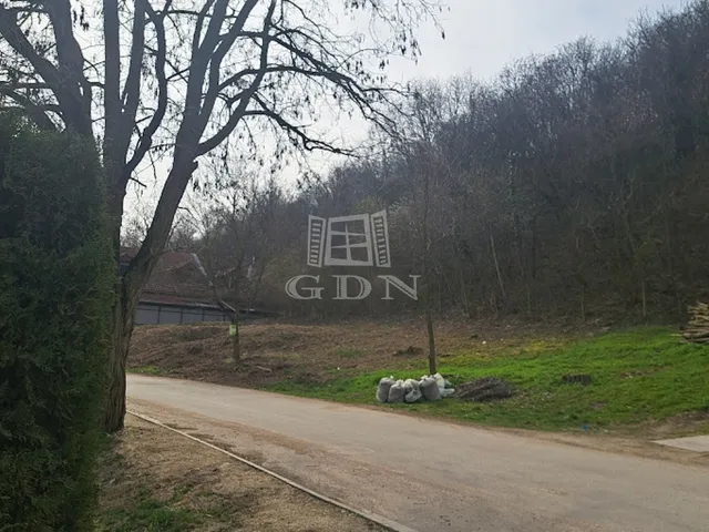 Eladó telek Balatonkenese 2089 nm