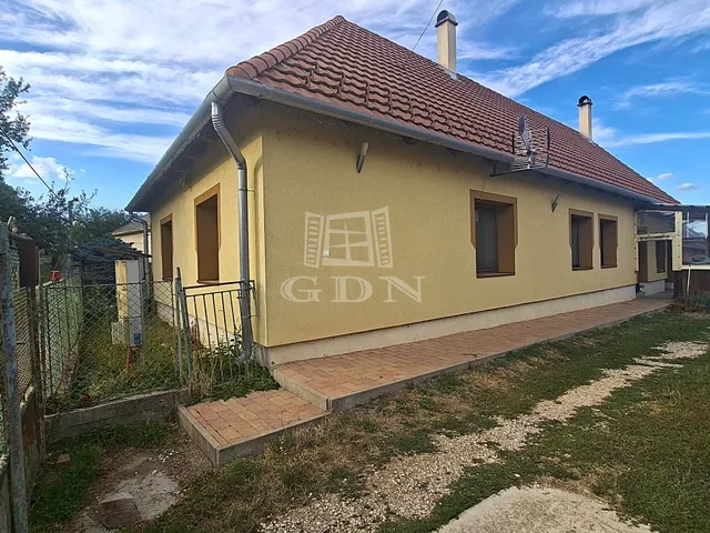 Eladó ház Szentgál 96 nm